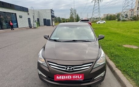 Hyundai Solaris II рестайлинг, 2015 год, 950 000 рублей, 2 фотография