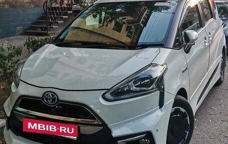 Toyota Sienta II, 2018 год, 1 950 000 рублей, 2 фотография