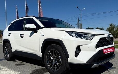 Toyota RAV4, 2019 год, 2 995 000 рублей, 2 фотография