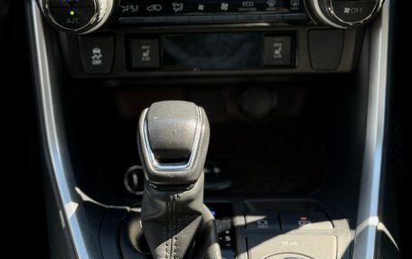 Toyota RAV4, 2019 год, 2 995 000 рублей, 9 фотография