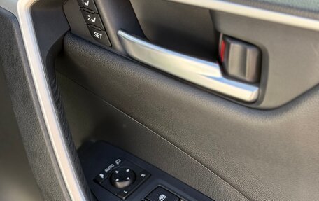 Toyota RAV4, 2019 год, 2 995 000 рублей, 11 фотография
