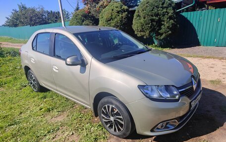 Renault Logan II, 2015 год, 850 000 рублей, 2 фотография