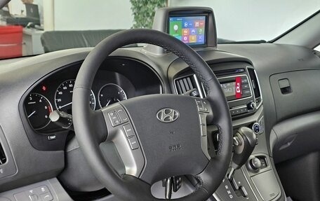 Hyundai Grand Starex Grand Starex I рестайлинг 2, 2016 год, 2 880 000 рублей, 14 фотография