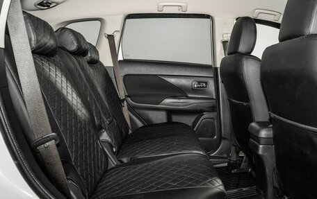 Mitsubishi Outlander III рестайлинг 3, 2018 год, 1 999 000 рублей, 6 фотография