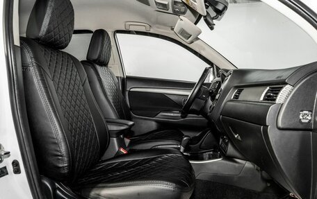 Mitsubishi Outlander III рестайлинг 3, 2018 год, 1 999 000 рублей, 7 фотография