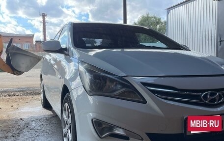 Hyundai Solaris II рестайлинг, 2016 год, 855 900 рублей, 2 фотография