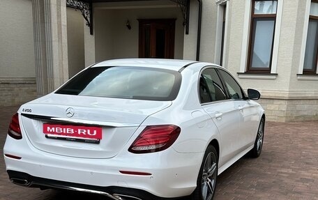 Mercedes-Benz E-Класс, 2019 год, 3 850 000 рублей, 2 фотография