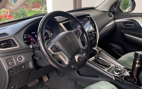 Mitsubishi Pajero Sport III рестайлинг, 2019 год, 3 500 000 рублей, 2 фотография