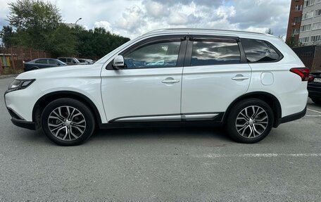 Mitsubishi Outlander III рестайлинг 3, 2018 год, 2 200 000 рублей, 4 фотография