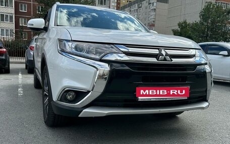 Mitsubishi Outlander III рестайлинг 3, 2018 год, 2 200 000 рублей, 3 фотография