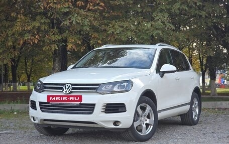 Volkswagen Touareg III, 2011 год, 1 990 000 рублей, 2 фотография