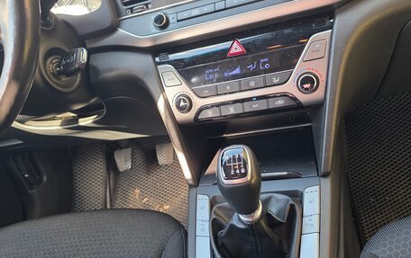 Hyundai Elantra VI рестайлинг, 2018 год, 1 250 000 рублей, 2 фотография