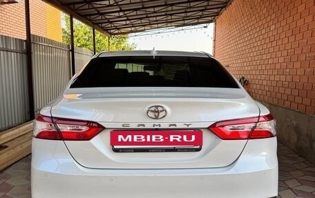 Toyota Camry, 2021 год, 2 700 000 рублей, 3 фотография