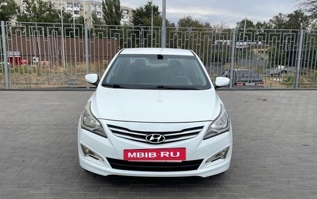 Hyundai Solaris II рестайлинг, 2015 год, 1 100 000 рублей, 2 фотография