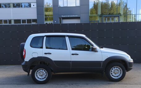 Chevrolet Niva I рестайлинг, 2018 год, 670 000 рублей, 5 фотография