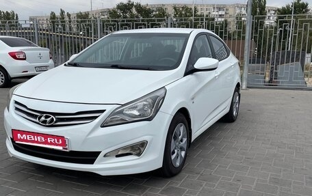 Hyundai Solaris II рестайлинг, 2015 год, 1 100 000 рублей, 3 фотография
