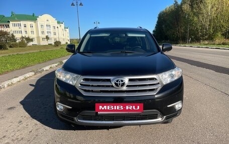 Toyota Highlander III, 2013 год, 2 300 000 рублей, 3 фотография