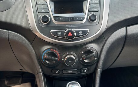Hyundai Solaris II рестайлинг, 2015 год, 1 100 000 рублей, 4 фотография