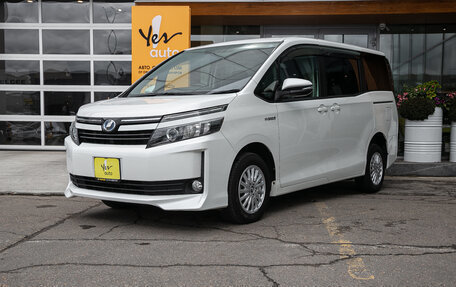 Toyota Voxy III, 2014 год, 1 835 000 рублей, 2 фотография