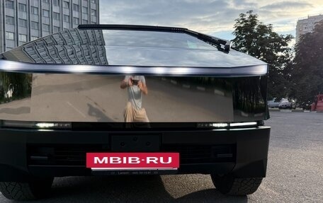 Tesla Cybertruck, 2024 год, 34 400 000 рублей, 3 фотография