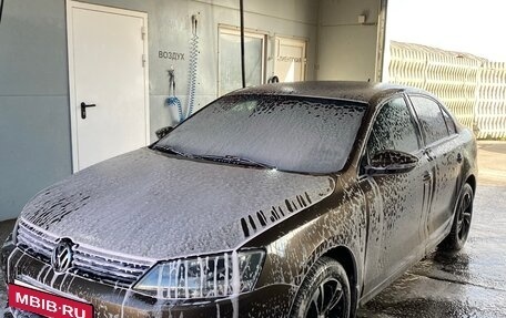 Volkswagen Jetta VI, 2012 год, 1 000 000 рублей, 2 фотография