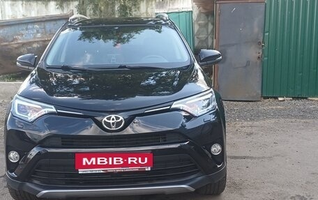 Toyota RAV4, 2018 год, 3 250 000 рублей, 2 фотография