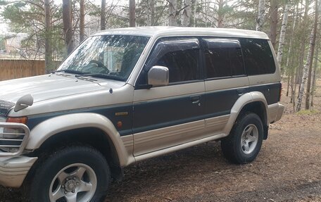 Mitsubishi Pajero III рестайлинг, 1992 год, 557 000 рублей, 3 фотография