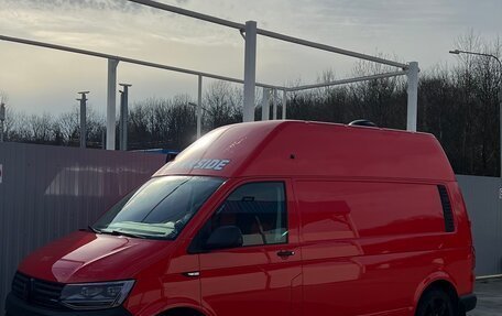 Volkswagen Transporter T6 рестайлинг, 2016 год, 2 800 000 рублей, 2 фотография