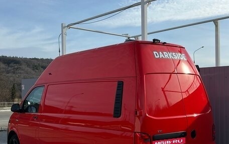 Volkswagen Transporter T6 рестайлинг, 2016 год, 2 800 000 рублей, 3 фотография