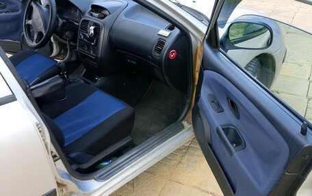 Mitsubishi Carisma I, 2002 год, 370 000 рублей, 2 фотография