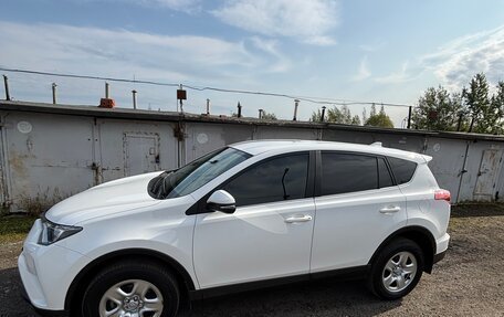 Toyota RAV4, 2017 год, 3 000 000 рублей, 2 фотография