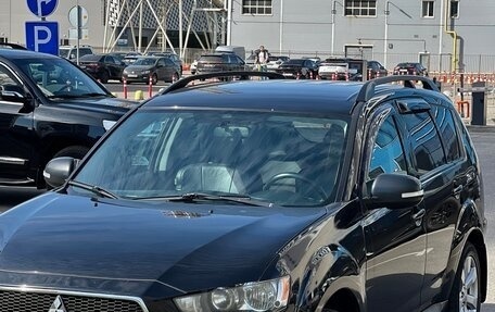 Mitsubishi Outlander III рестайлинг 3, 2011 год, 1 060 000 рублей, 2 фотография