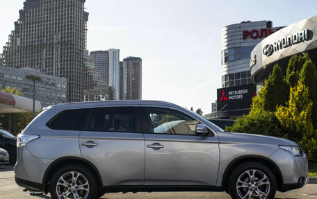 Mitsubishi Outlander III рестайлинг 3, 2014 год, 1 455 000 рублей, 4 фотография