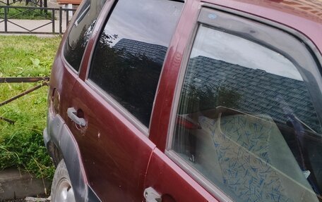 Chevrolet Niva I рестайлинг, 2004 год, 130 000 рублей, 2 фотография