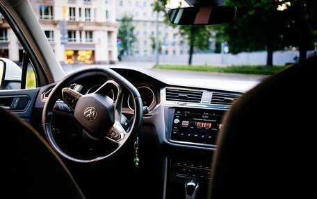 Volkswagen Tiguan II, 2021 год, 2 950 000 рублей, 3 фотография