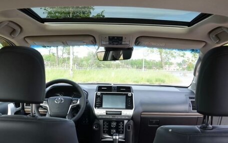 Toyota Land Cruiser Prado 150 рестайлинг 2, 2017 год, 3 950 000 рублей, 4 фотография