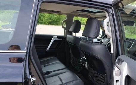Toyota Land Cruiser Prado 150 рестайлинг 2, 2017 год, 3 950 000 рублей, 5 фотография