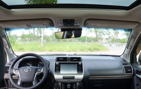 Toyota Land Cruiser Prado 150 рестайлинг 2, 2017 год, 3 950 000 рублей, 7 фотография