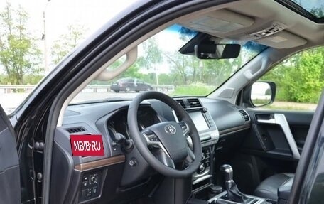 Toyota Land Cruiser Prado 150 рестайлинг 2, 2017 год, 3 950 000 рублей, 10 фотография