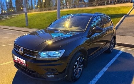 Volkswagen Tiguan II, 2019 год, 2 200 000 рублей, 2 фотография