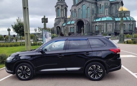 Mitsubishi Outlander III рестайлинг 3, 2022 год, 3 200 000 рублей, 1 фотография