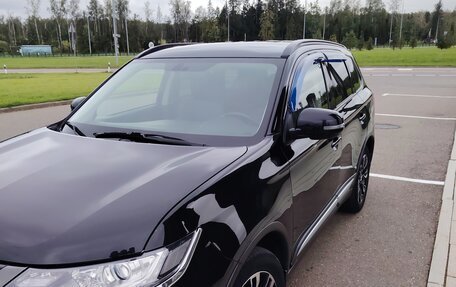 Mitsubishi Outlander III рестайлинг 3, 2022 год, 3 200 000 рублей, 2 фотография