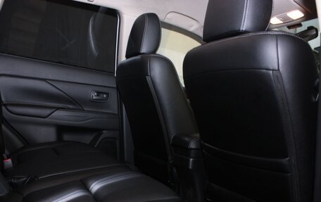 Mitsubishi Outlander III рестайлинг 3, 2022 год, 3 200 000 рублей, 10 фотография