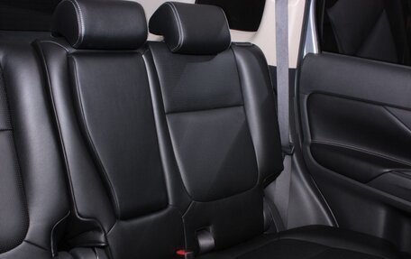 Mitsubishi Outlander III рестайлинг 3, 2022 год, 3 200 000 рублей, 9 фотография