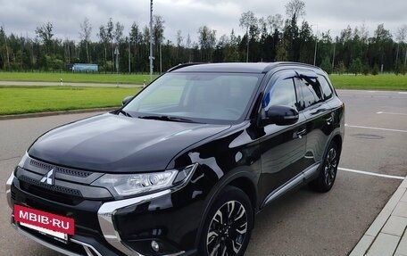 Mitsubishi Outlander III рестайлинг 3, 2022 год, 3 200 000 рублей, 5 фотография