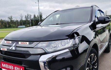 Mitsubishi Outlander III рестайлинг 3, 2022 год, 3 200 000 рублей, 3 фотография