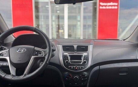 Hyundai Solaris II рестайлинг, 2015 год, 690 000 рублей, 9 фотография