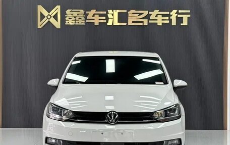 Volkswagen Touran III, 2021 год, 1 750 000 рублей, 1 фотография