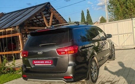 KIA Carnival III, 2018 год, 2 890 000 рублей, 10 фотография