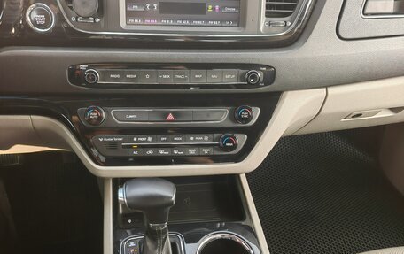 KIA Carnival III, 2018 год, 2 890 000 рублей, 22 фотография